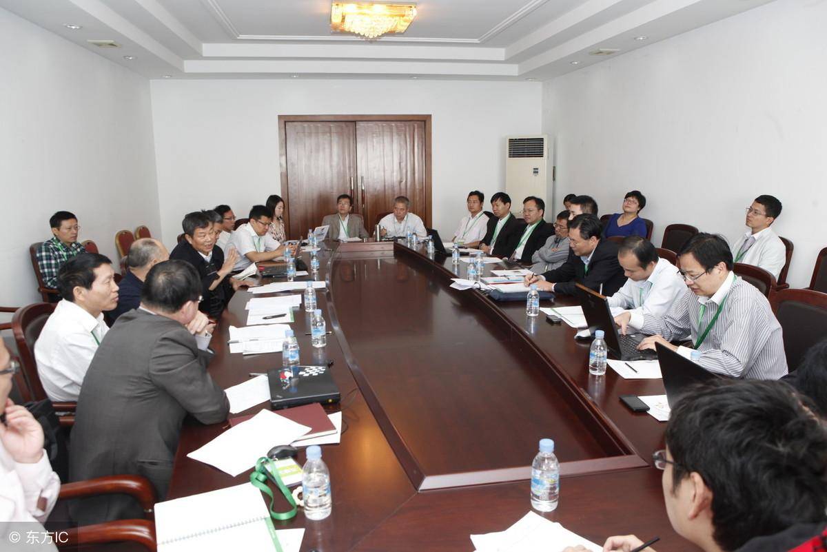 会议主持人开场白台词大全？直销会议主持人主持稿
