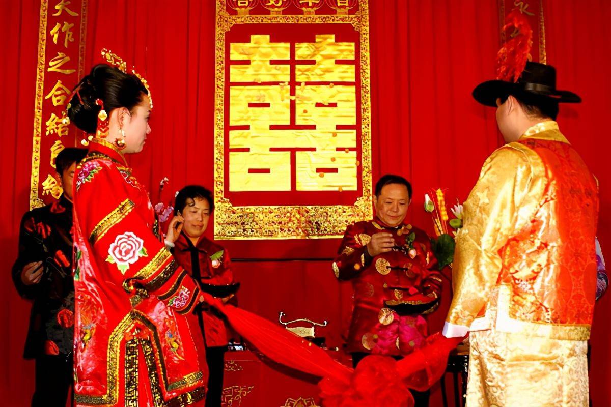 简短结婚祝福语大全？男方家长婚礼致辞精选