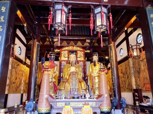 上海城隍庙供奉的是哪位神仙（上海城隍庙的历史和建筑风格详解）