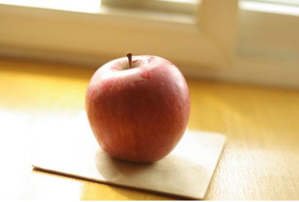 一个苹果多重多少g（具体重约多少克）