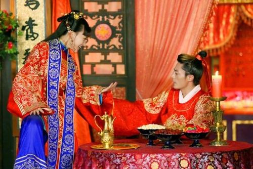 金玉良缘指的是哪两个人（金玉良缘的含义及代表人物）