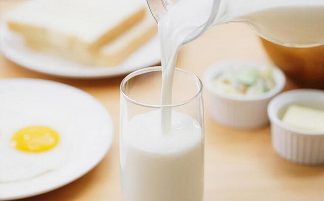 脱脂牛奶为什么不建议喝？不容忽视的脱脂牛奶真相解密